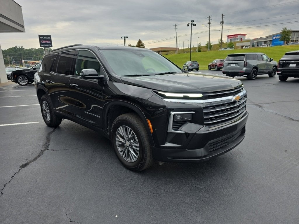 Used 2025 Chevrolet Traverse LT SUV