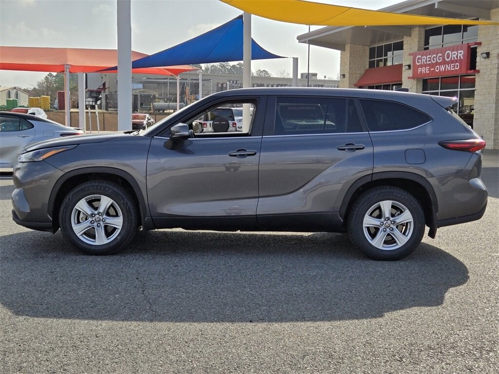 Used 2024 Toyota Highlander LE