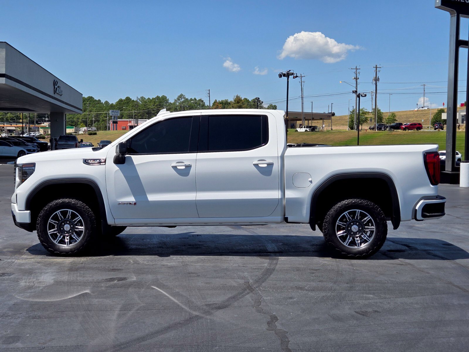 Used 2025 GMC Sierra 1500 AT4 with VIN 1GTUUEEL6SZ338605 for sale in Little Rock
