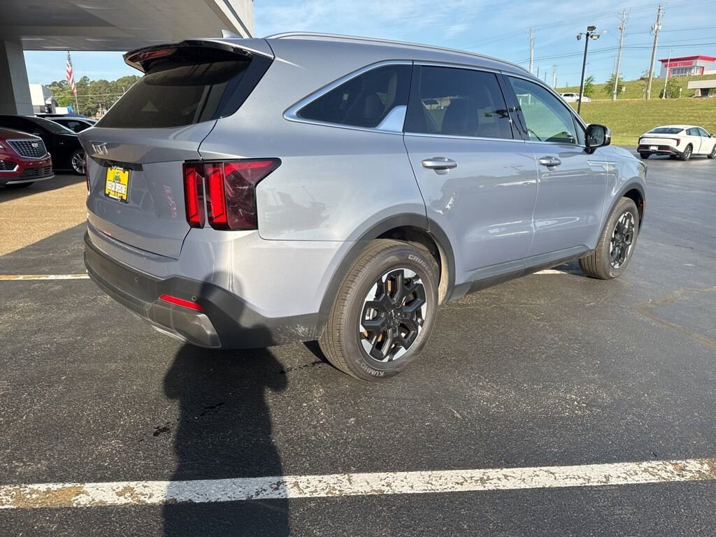 Used 2025 Kia Sorento S