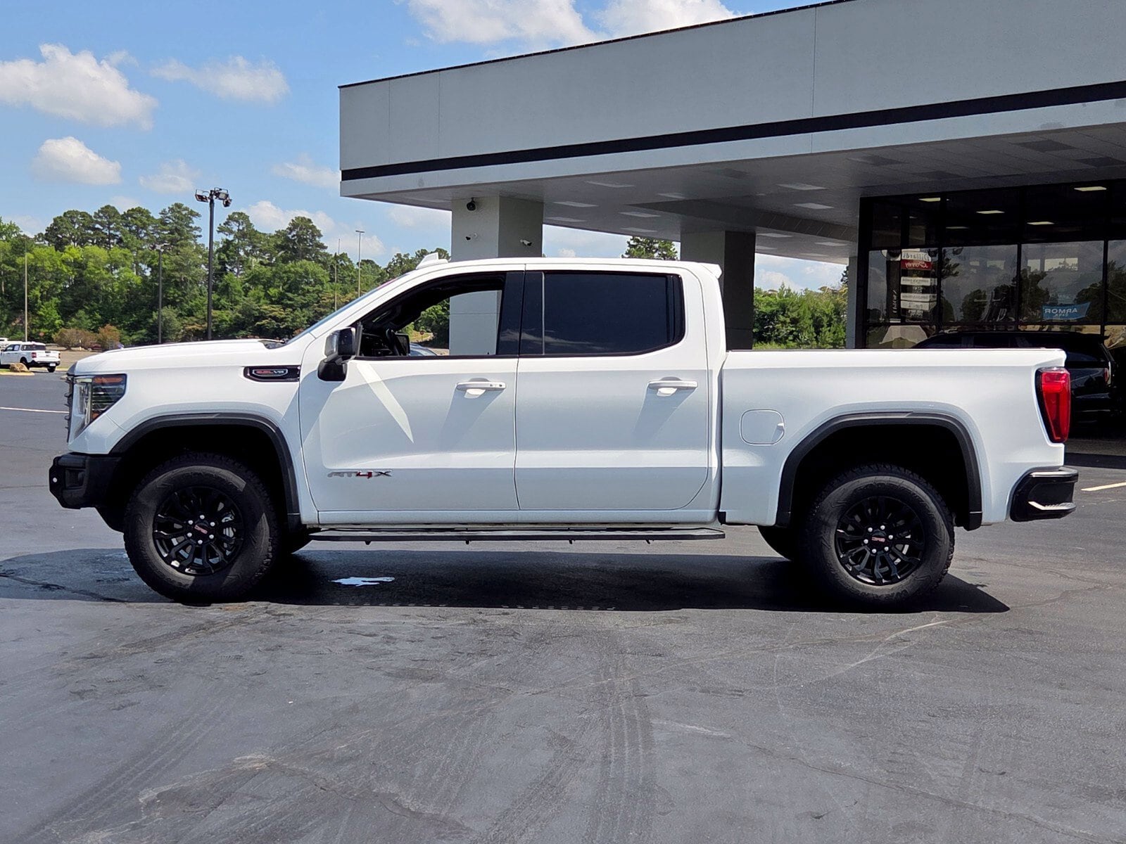 Used 2023 GMC Sierra 1500 AT4X with VIN 3GTUUFEL0PG260738 for sale in Little Rock