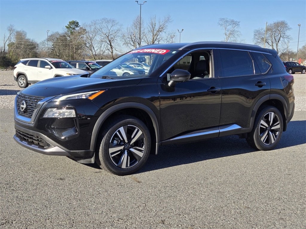 2022 Nissan Rogue SL's photo