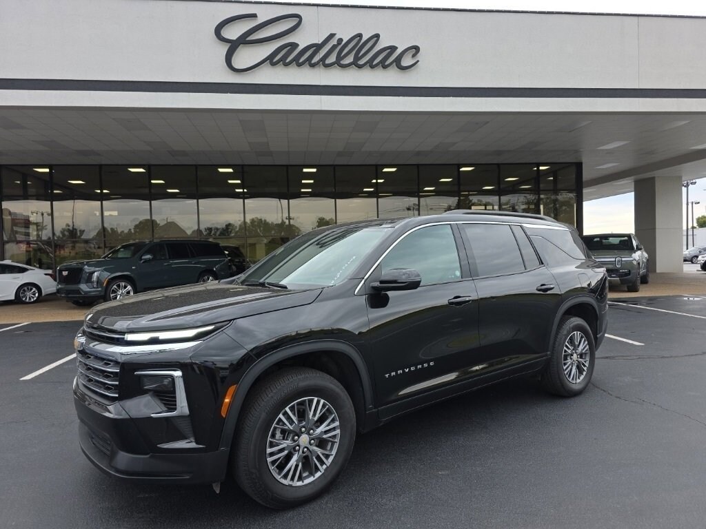 Used 2025 Chevrolet Traverse LT SUV