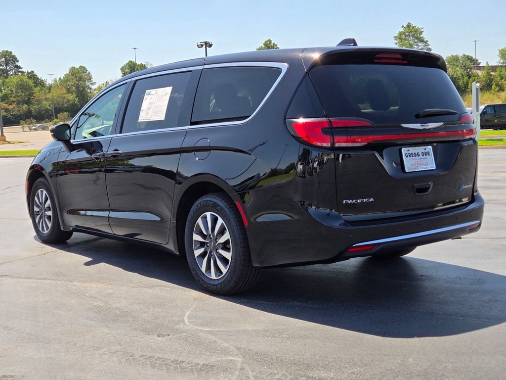 Used 2024 Chrysler Pacifica Hybrid Select