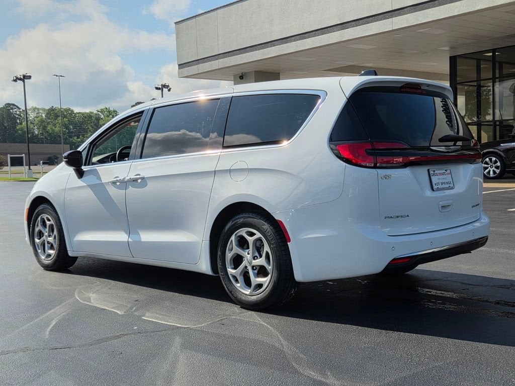 Used 2024 Chrysler Pacifica Limited