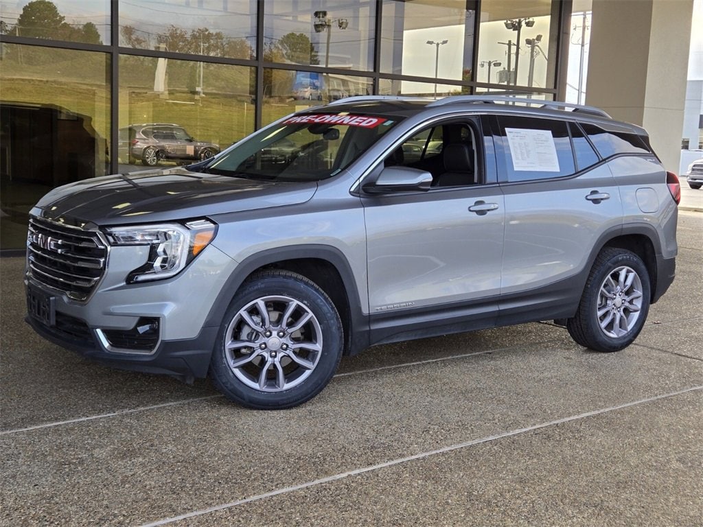 2024 GMC Terrain SLT's photo
