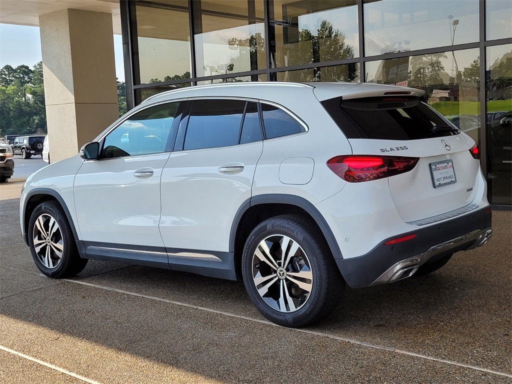 2024 Mercedes Benz GLA 250 photo 3