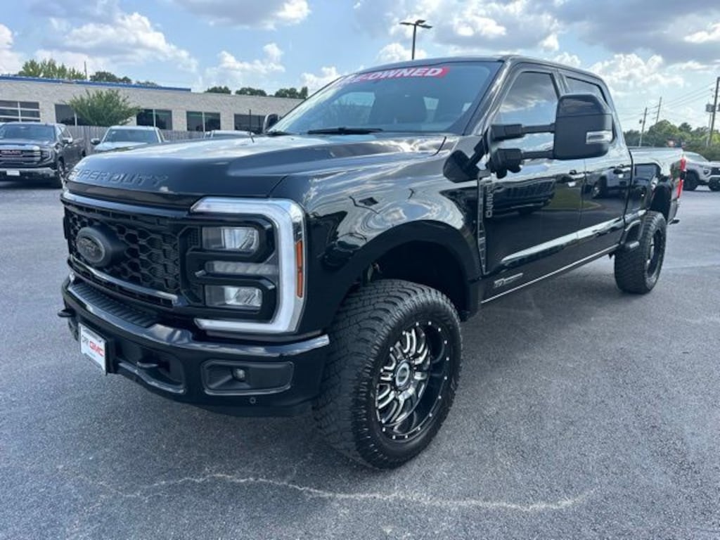 Used 2025 Ford F-250SD Lariat Truck