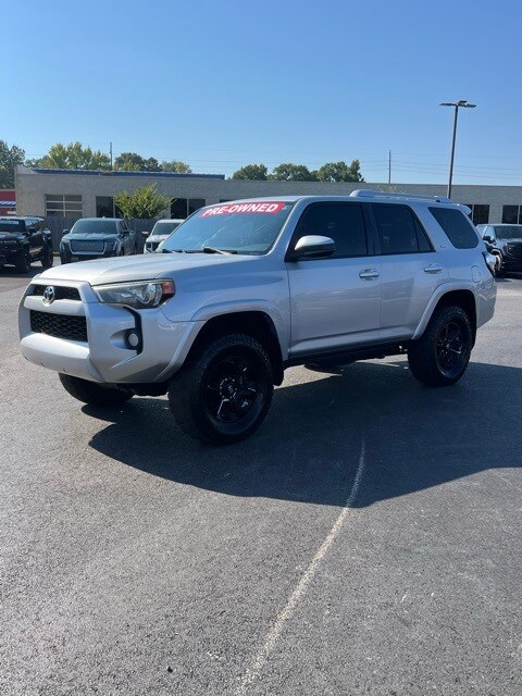 2015 Toyota 4Runner SR5 photo 3