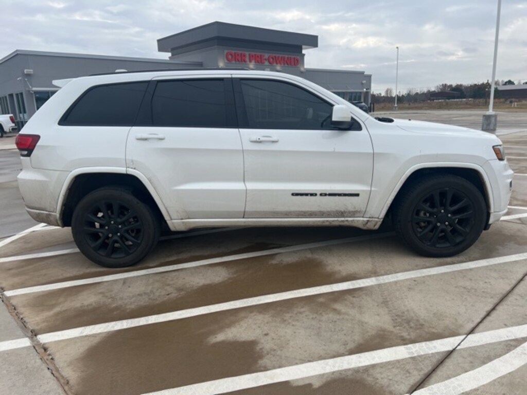 Used 2017 Jeep Grand Cherokee Altitude SUV