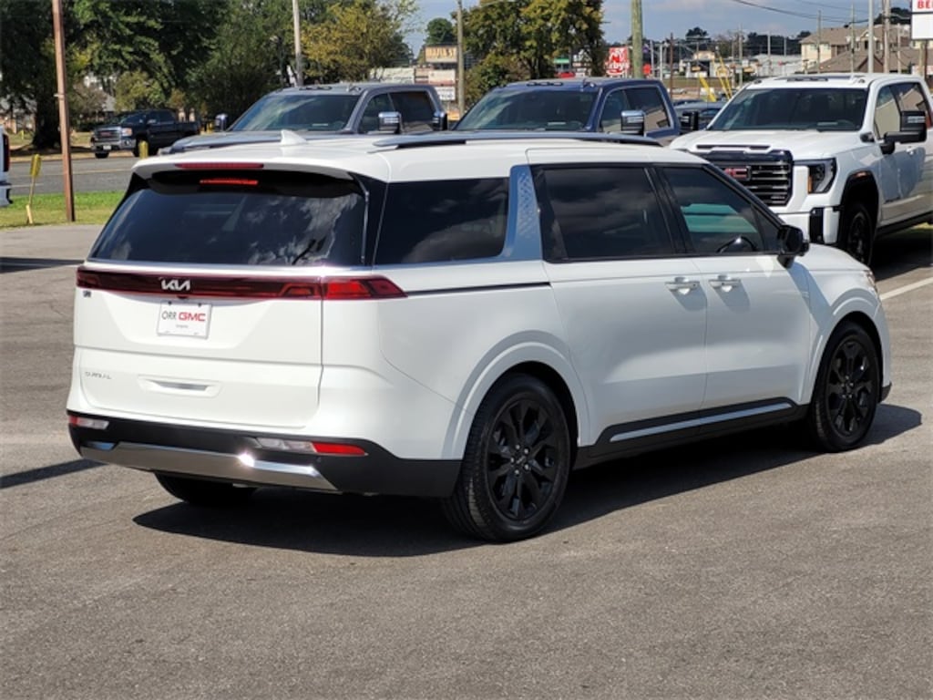 Used 2024 Kia Carnival SX Minivan/Van