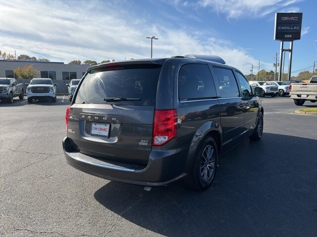 2017 Dodge Grand Caravan SXT photo 3