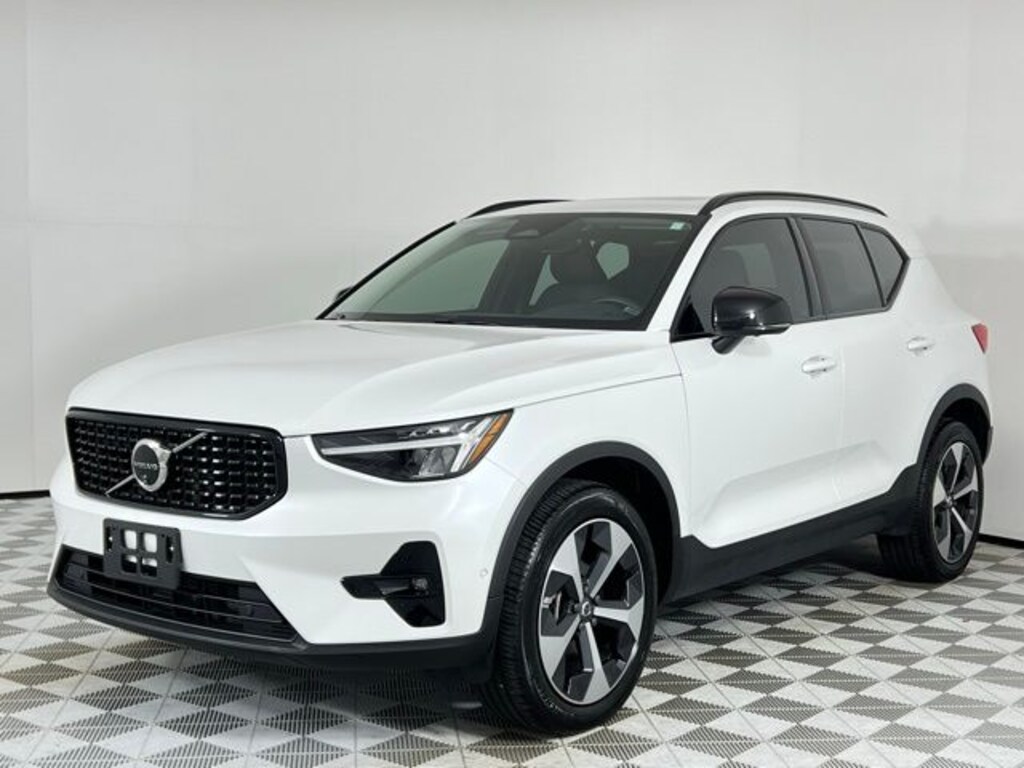 Used 2024 Volvo XC40 B5 Plus Dark Theme SUV