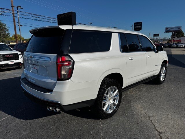 2023 Chevrolet Suburban High Country photo 4