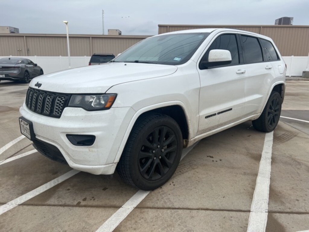 Used 2017 Jeep Grand Cherokee Altitude SUV