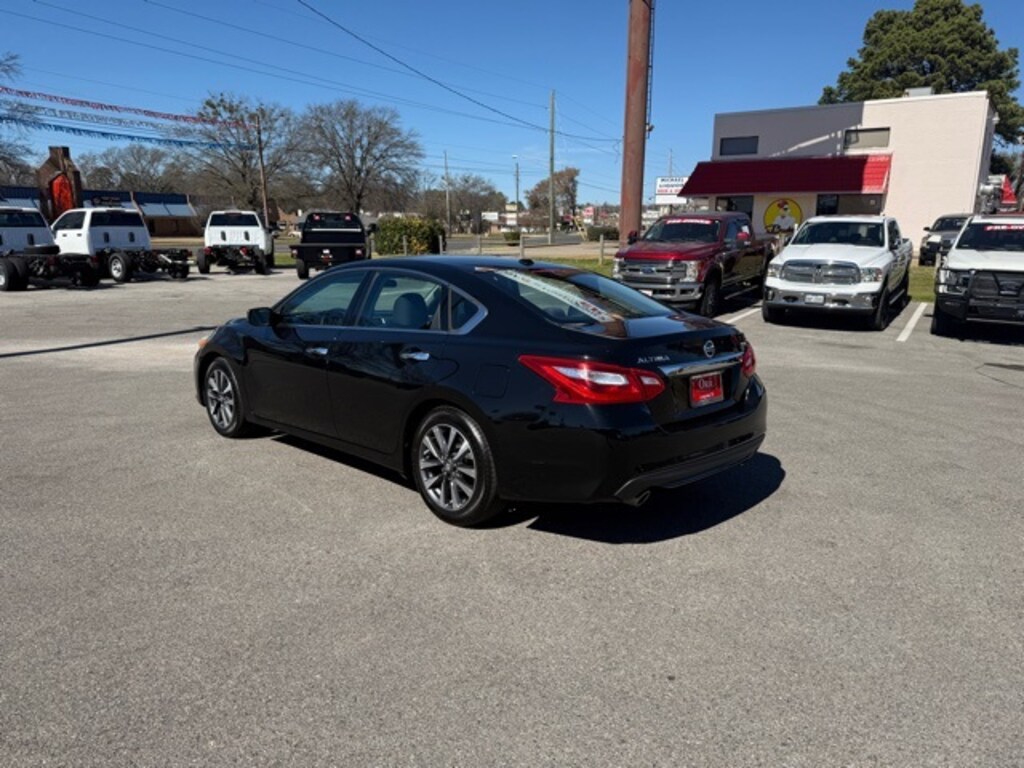 Used 2017 Nissan Altima 2.5 SV Sedan
