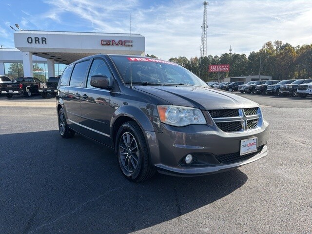 2017 Dodge Grand Caravan SXT photo 2