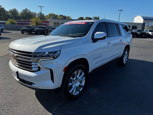 2023 Chevrolet Suburban High Country photo 2