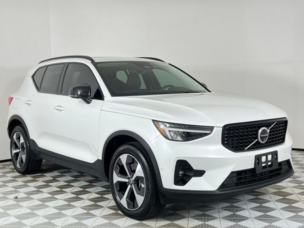 Used 2024 Volvo XC40 B5 Plus Dark Theme SUV