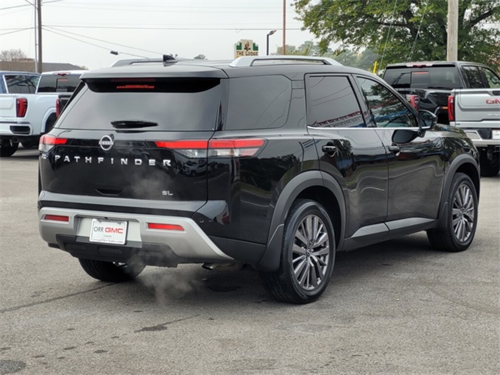 Used 2024 Nissan Pathfinder SL SUV