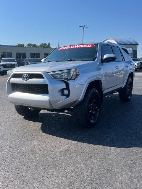 2015 Toyota 4Runner SR5 photo 2