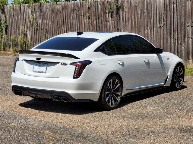 2023 Cadillac CT5 V photo 4