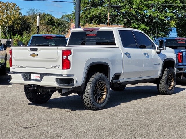 2022 Chevrolet Silverado 2500HD High Country photo 4