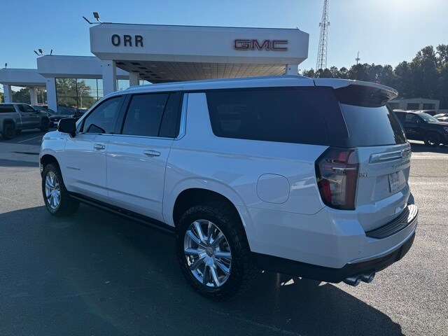 2023 Chevrolet Suburban High Country photo 3