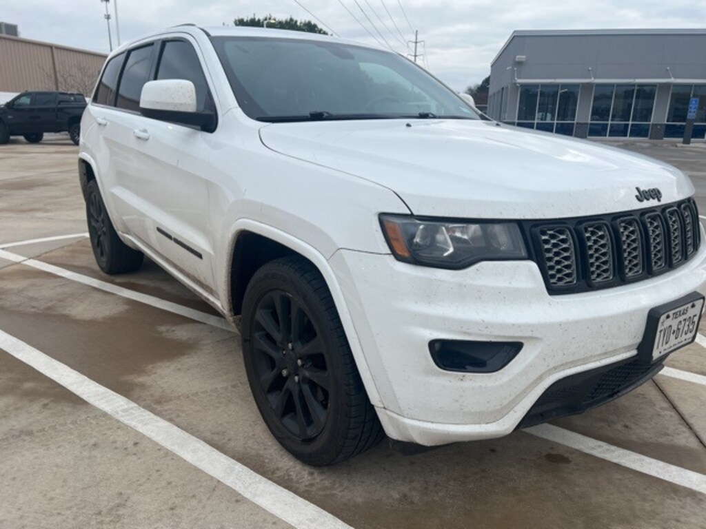 Used 2017 Jeep Grand Cherokee Altitude SUV