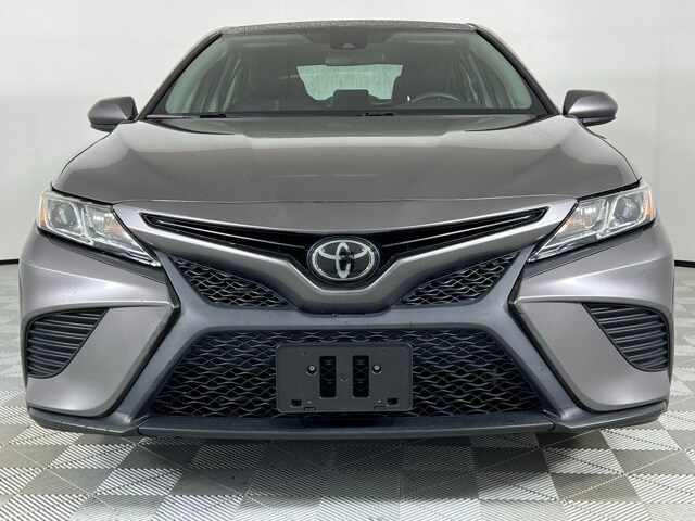 2020 Toyota Camry SE photo 2