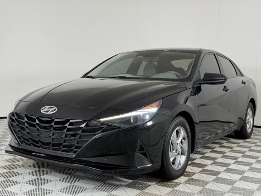 Used 2023 Hyundai Elantra SE Sedan
