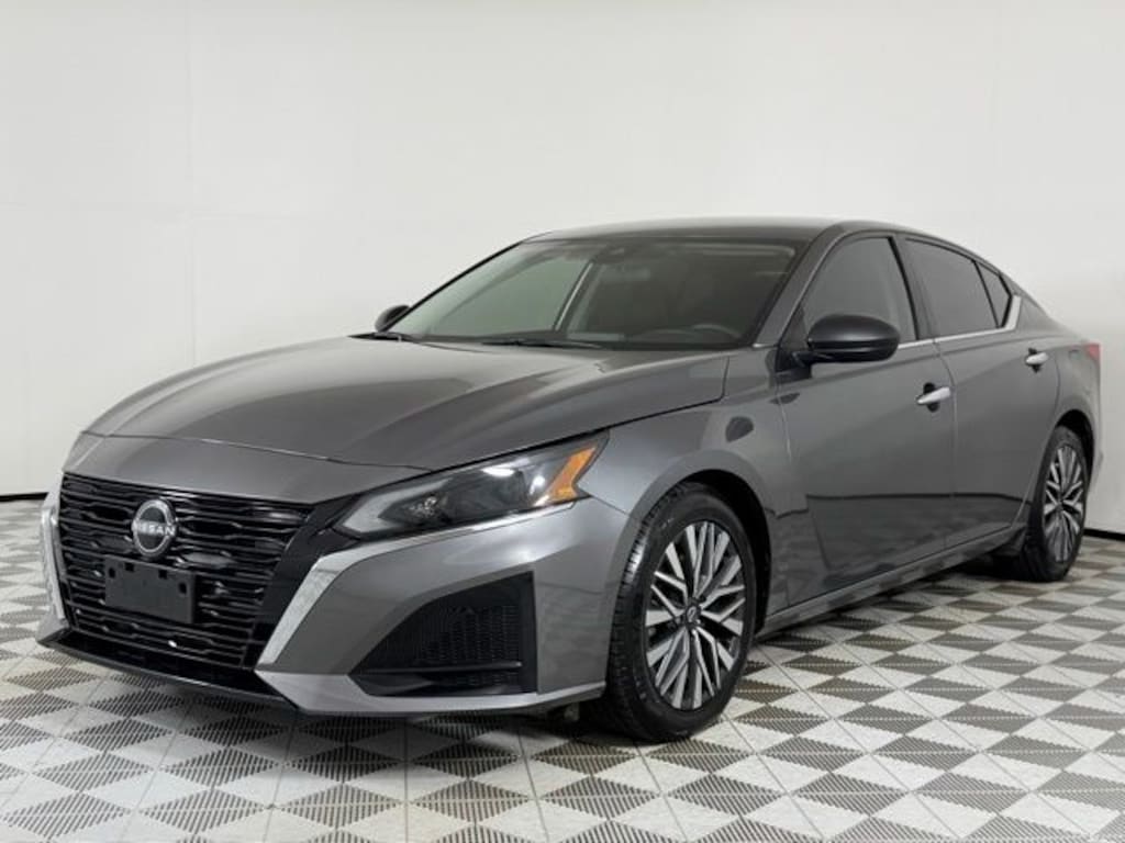 Used 2024 Nissan Altima 2.5 SV Sedan