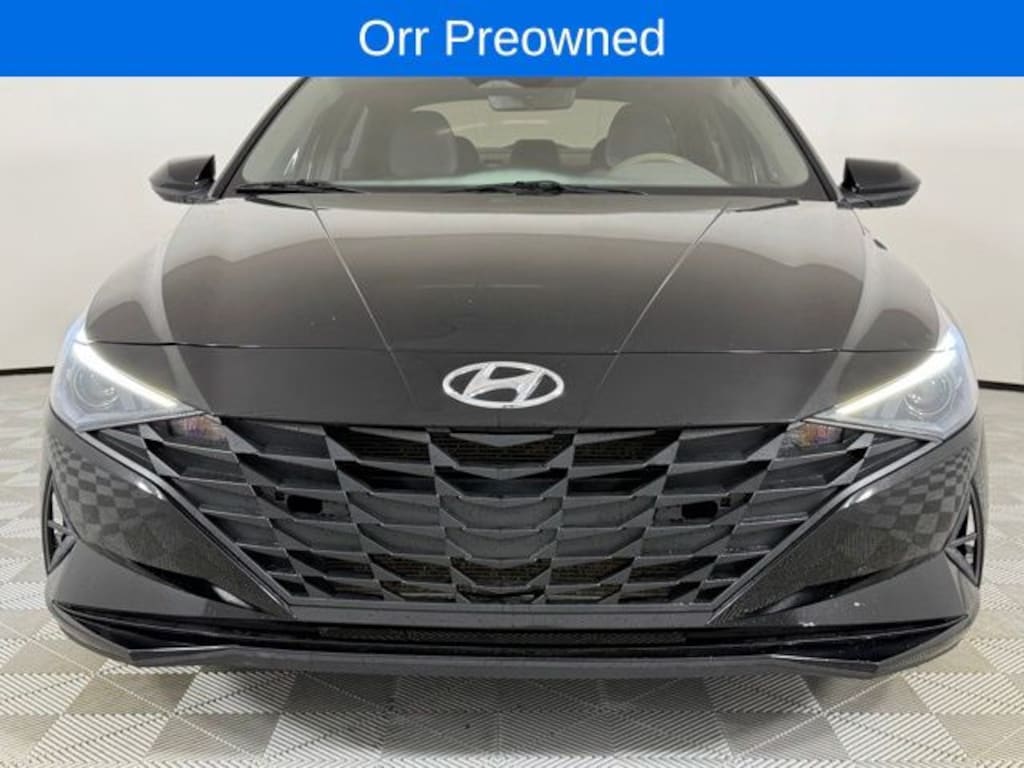 Used 2023 Hyundai Elantra SE Sedan