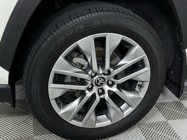 2022 Toyota RAV4 XLE Premium photo 3