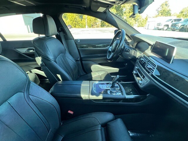 2020 Bmw 740i xDrive photo 2