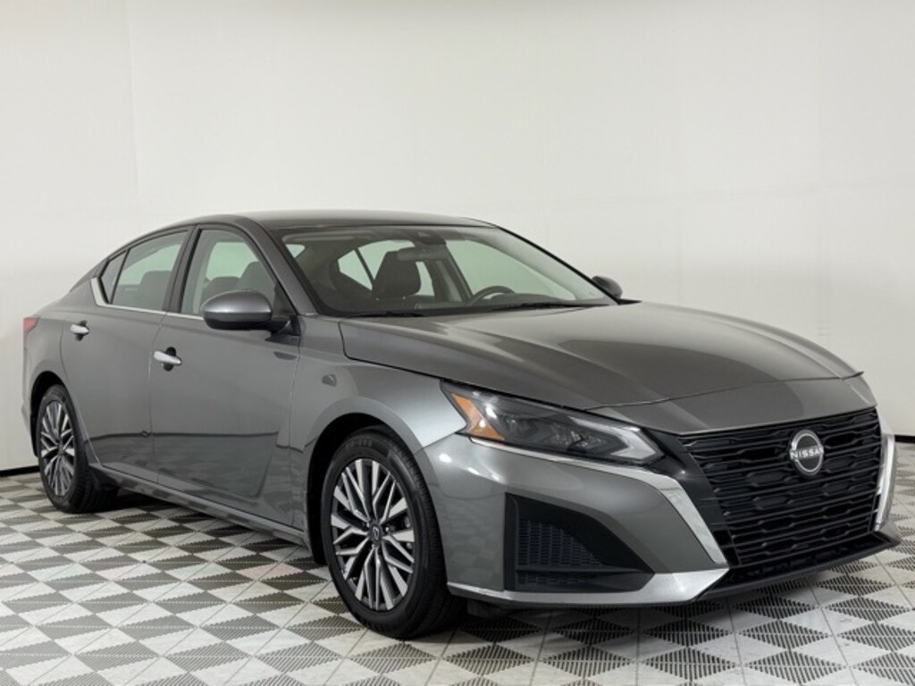 Used 2023 Nissan Altima 2.5 SV Sedan