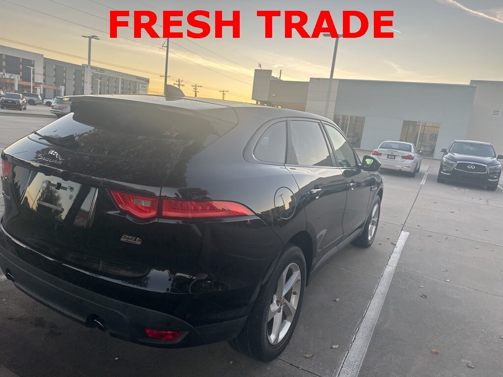 2020 Jaguar F-PACE Premium photo 3