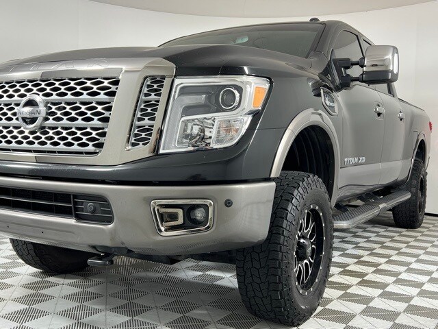 2018 Nissan Titan Platinum Reserve photo 4