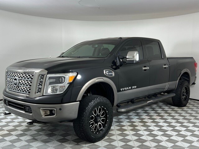 2018 Nissan Titan Platinum Reserve photo 3