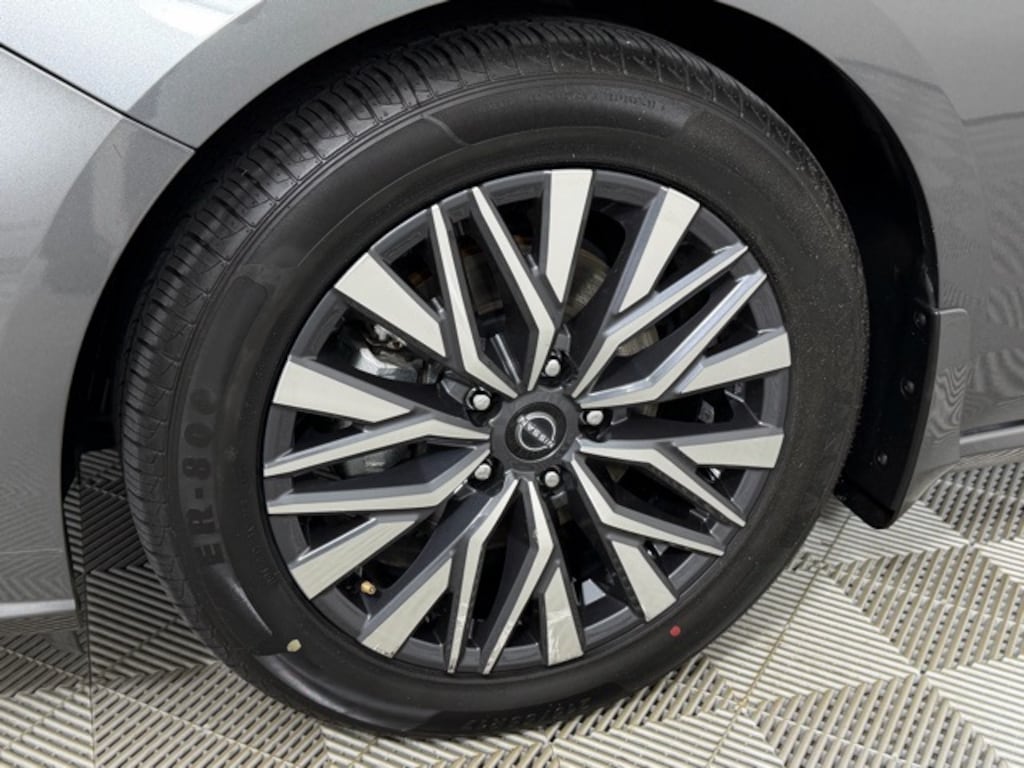 Used 2023 Nissan Altima 2.5 SV Sedan