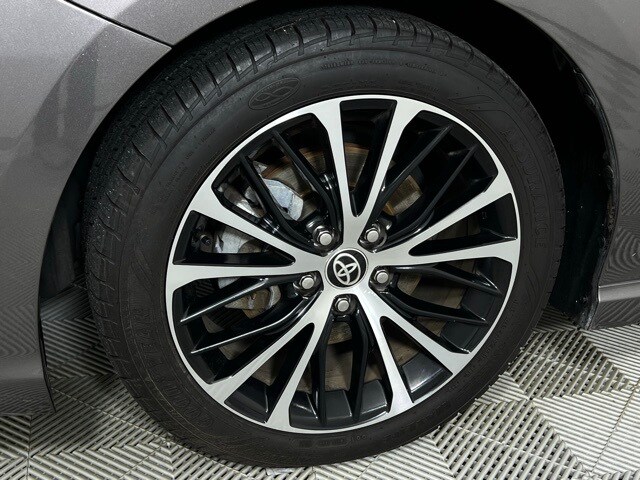 2020 Toyota Camry SE photo 4
