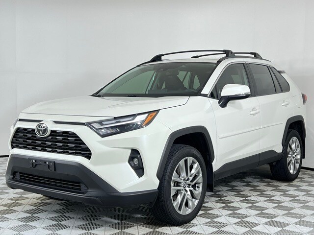 2022 Toyota RAV4 XLE Premium photo 2