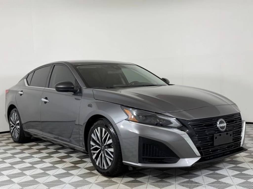 Used 2024 Nissan Altima 2.5 SV Sedan
