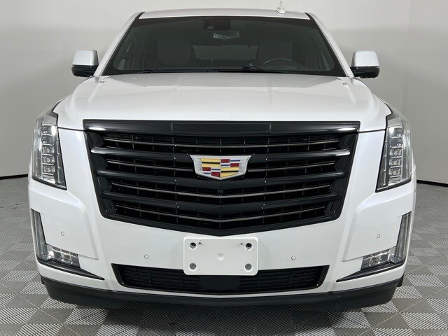 2019 Cadillac Escalade Platinum photo 2