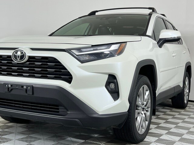 2022 Toyota RAV4 XLE Premium photo 4