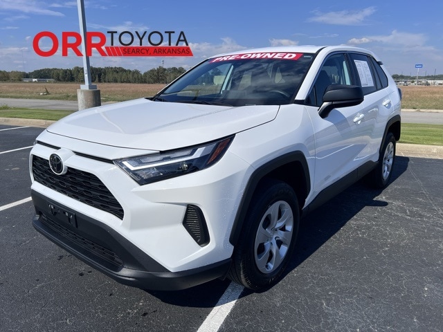 2025 Toyota RAV4 LE's photo