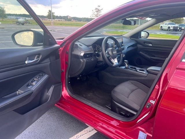 2025 Nissan Altima SV - Photo 13