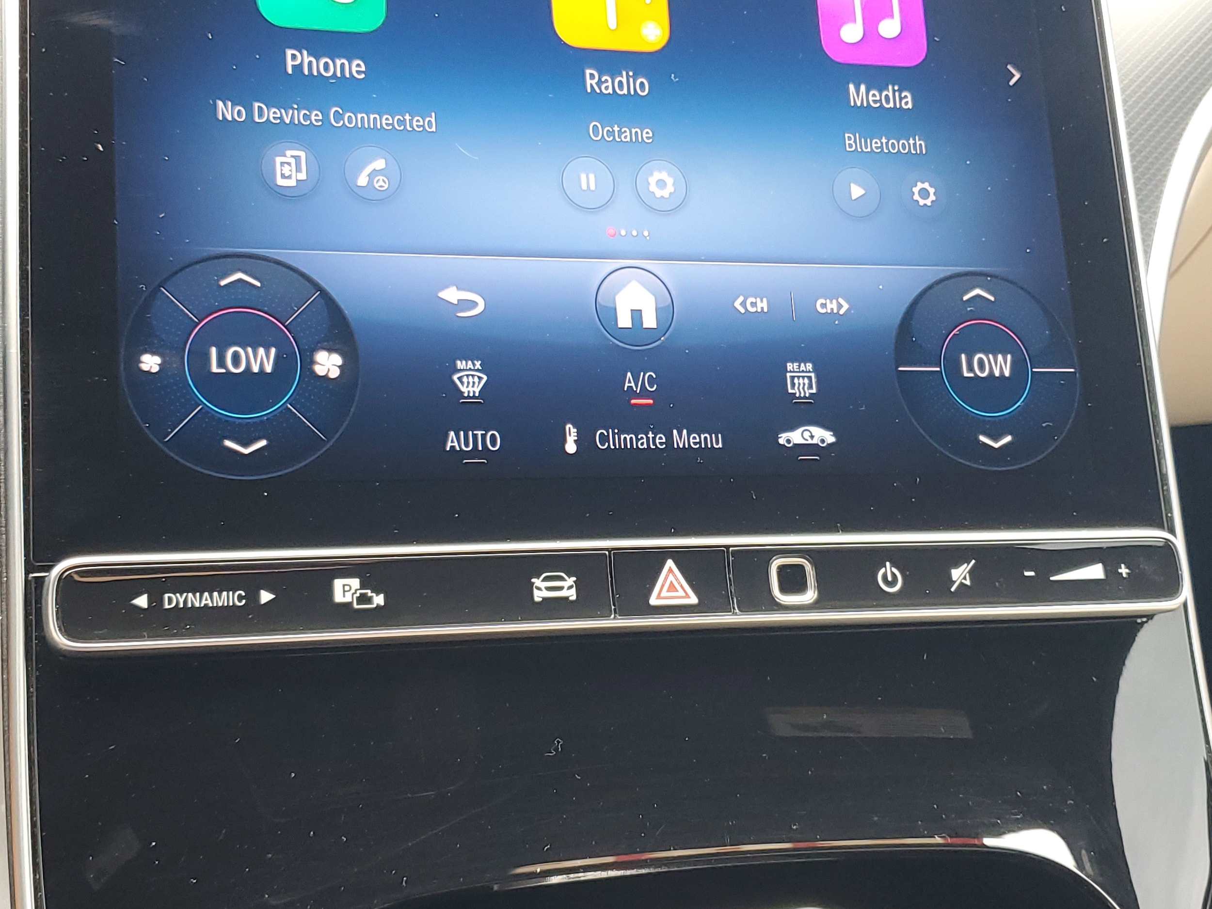 2025 Mercedes-Benz C-Class Sedan C 300 - Photo 25