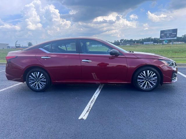 2025 Nissan Altima SV - Photo 8