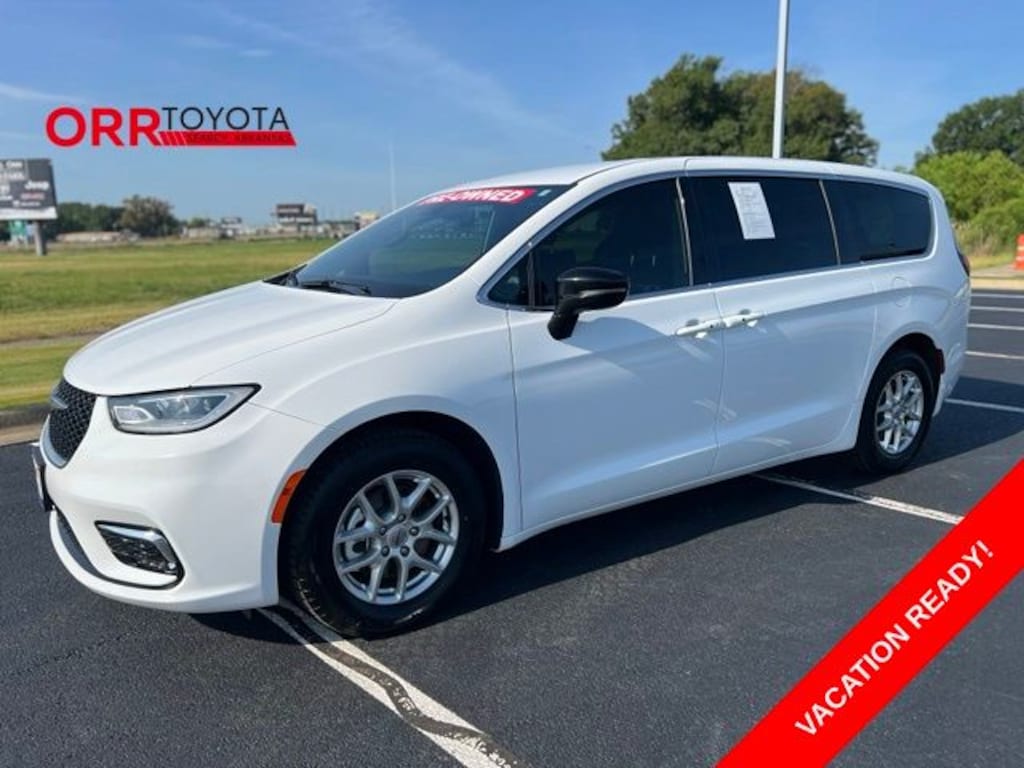 Used 2025 Chrysler Pacifica Select Van Passenger Van